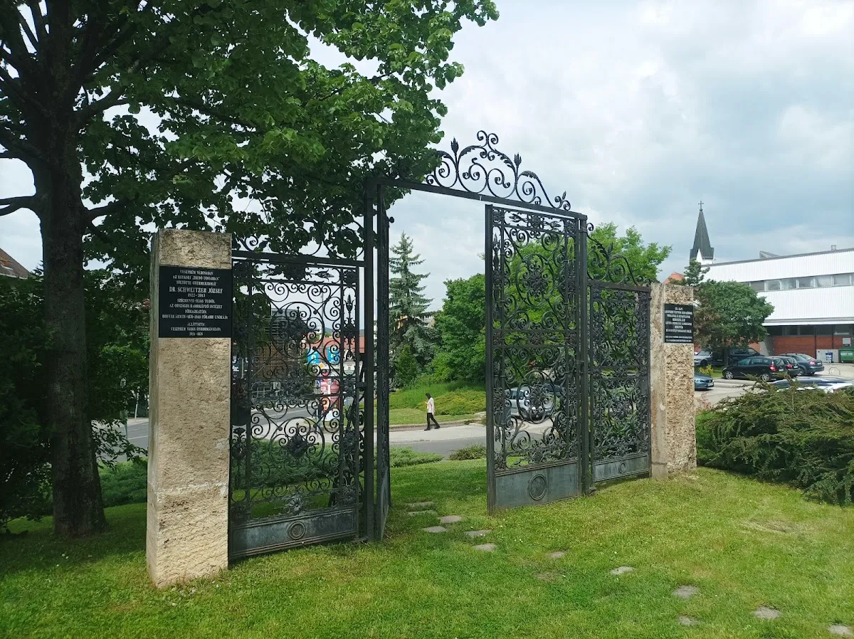 Holocaust Emlékhely Veszprém — photo 4