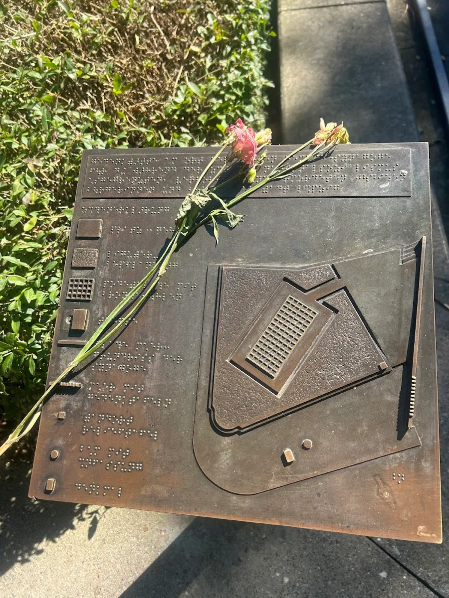 Holocaust Memorial — photo 7
