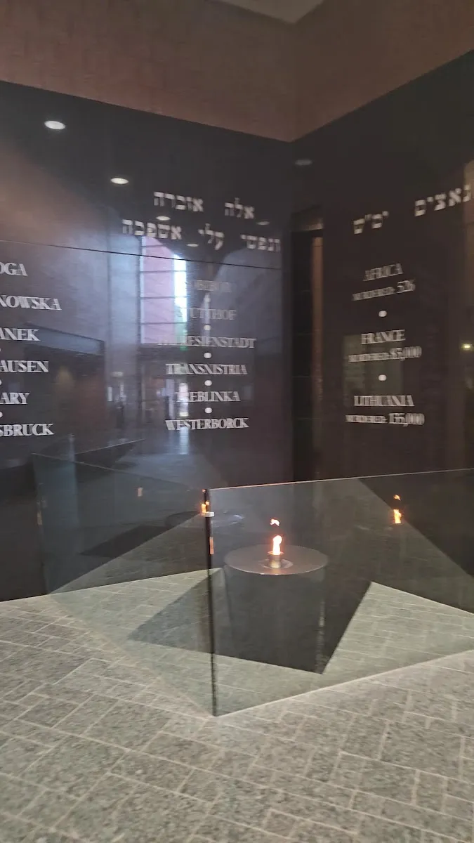 Holocaust Memorial Center — foto 7