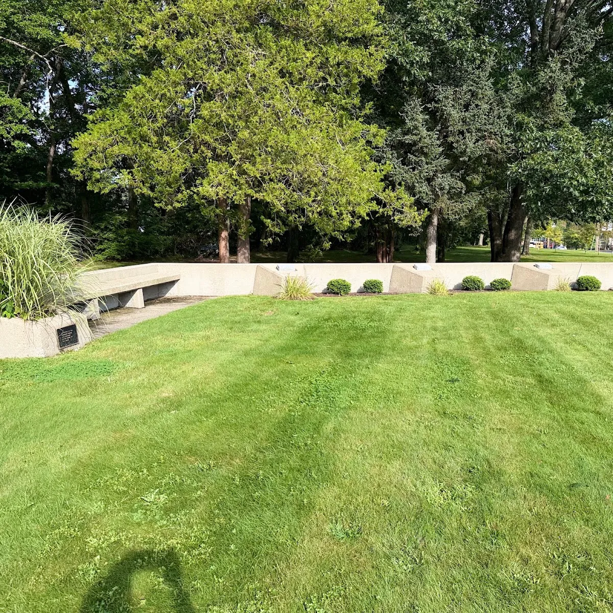 Holocaust Memorial de New Haven (Edgewood Park) — photo 2