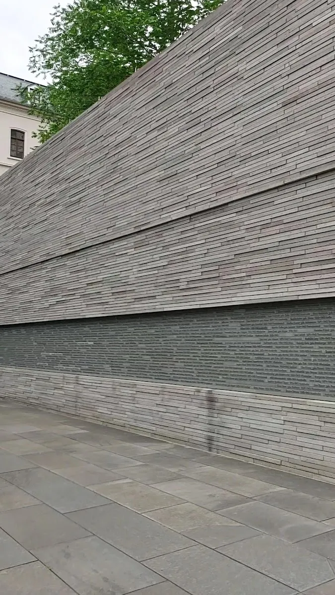Holocaust Memorial (Shadow of former Synagogue) — foto 3