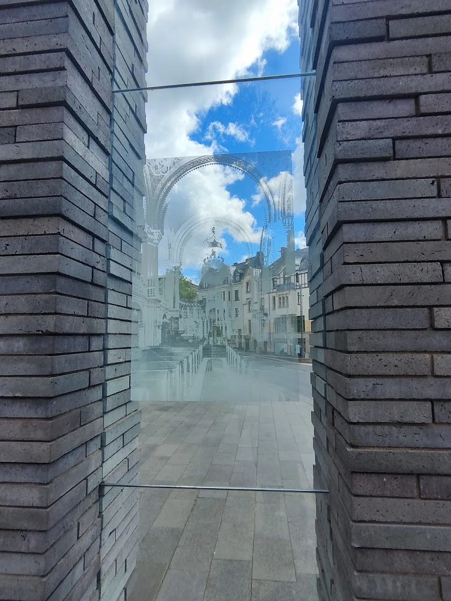 Holocaust Memorial (Shadow of former Synagogue) — foto 8