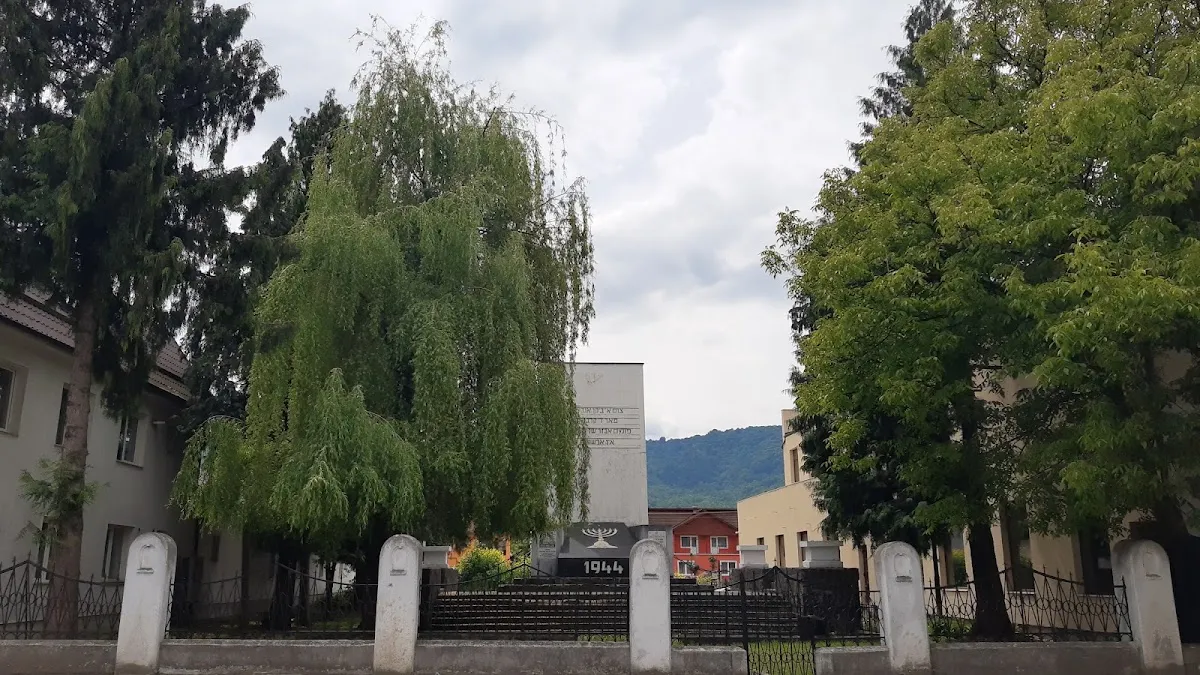 Holocaust Monument — photo 3