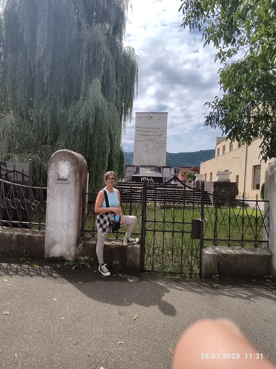 Holocaust Monument — photo 4