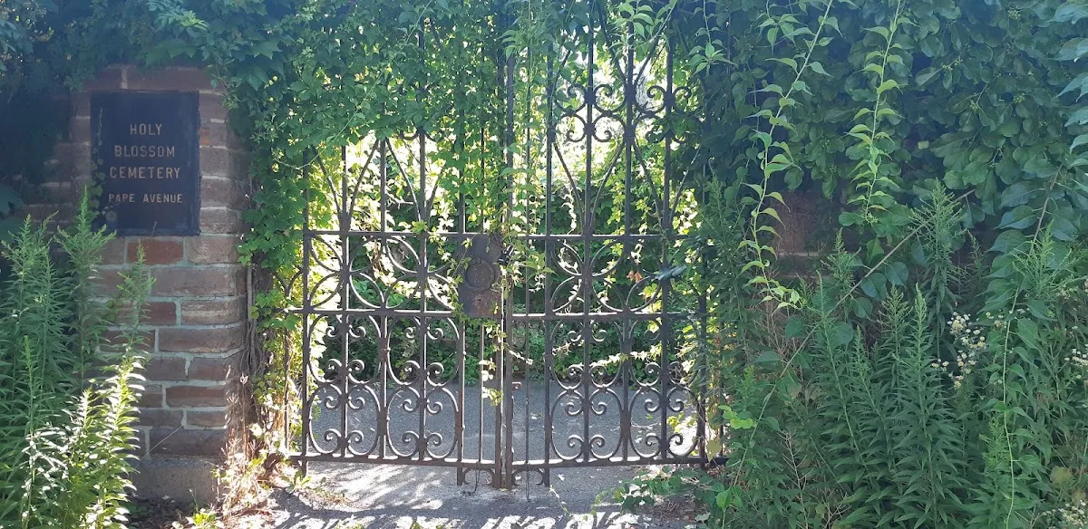 Holy Blossom Cemetery — photo 5