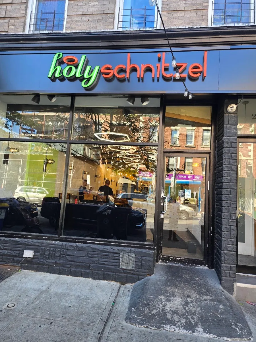 Holy Schnitzel (Crown Heights) — foto 6