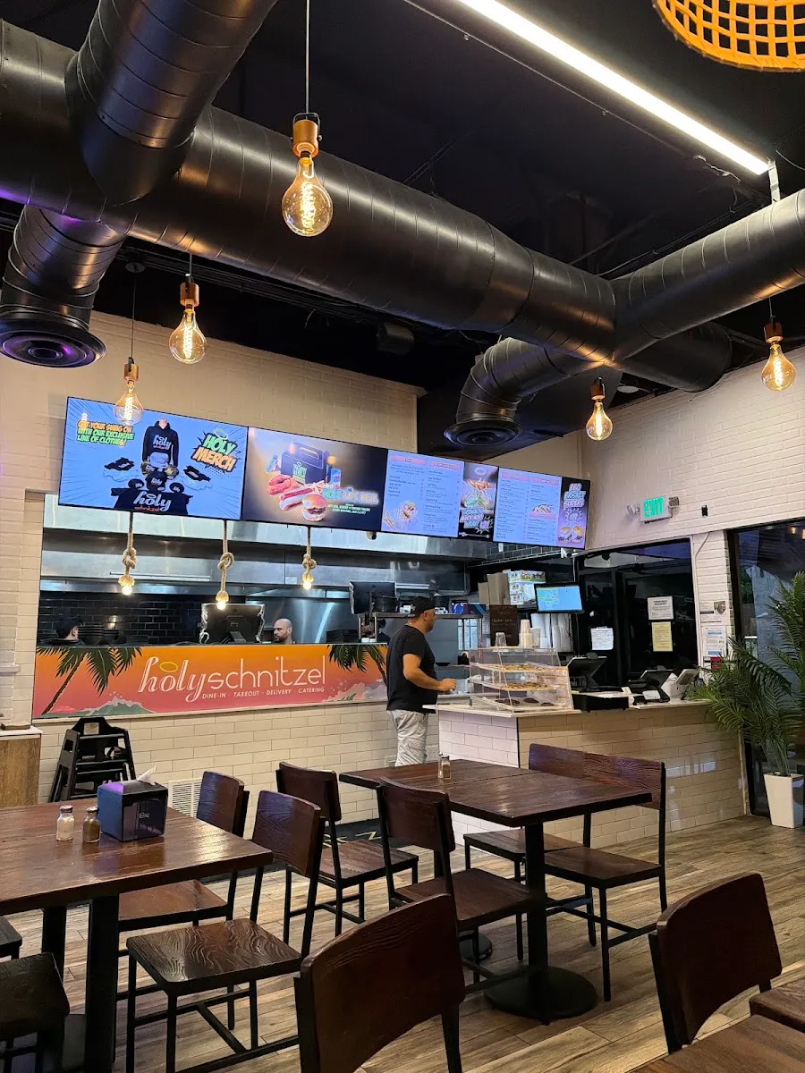 Holy Schnitzel Hollywood — photo 7
