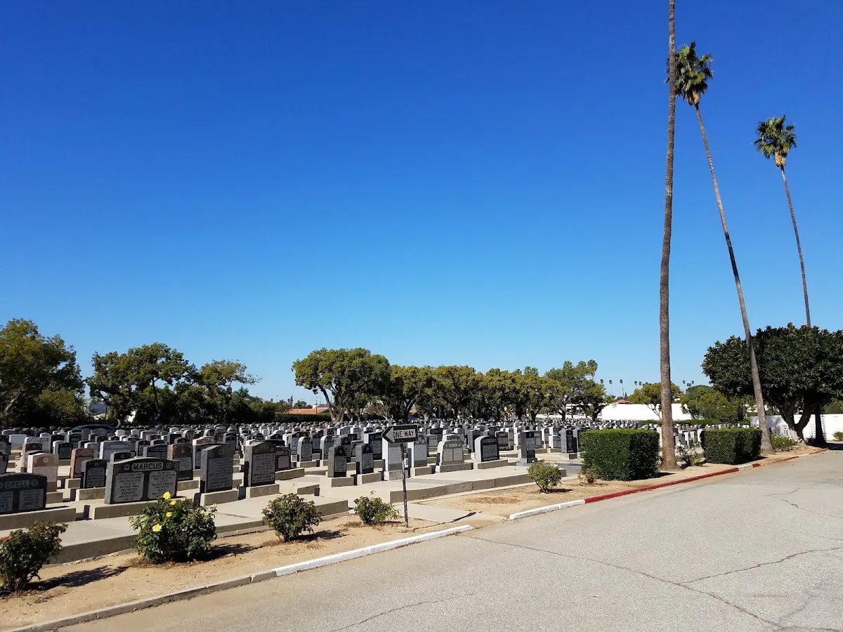 Home Of Peace Memorial Park And Mortuary — foto 10
