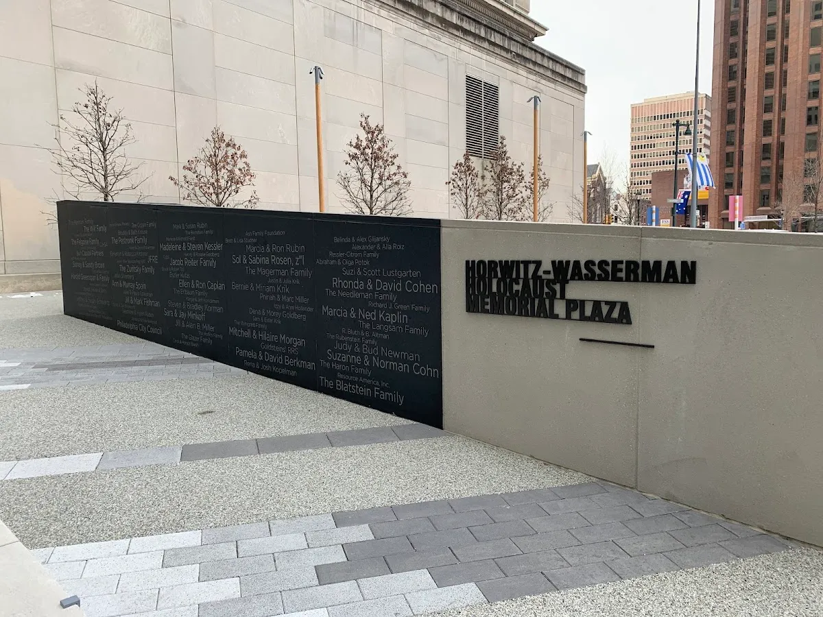 Horwitz-Wasserman Holocaust Memorial Plaza — foto 2