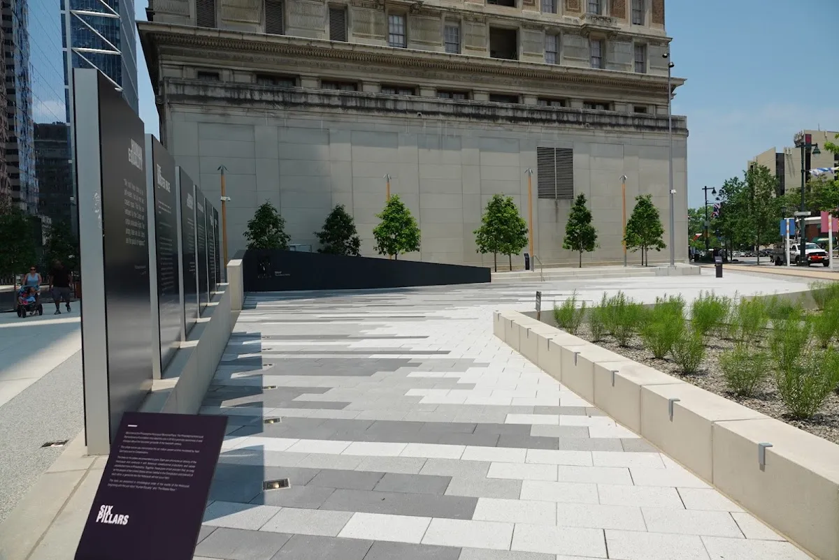 Horwitz-Wasserman Holocaust Memorial Plaza — foto 6