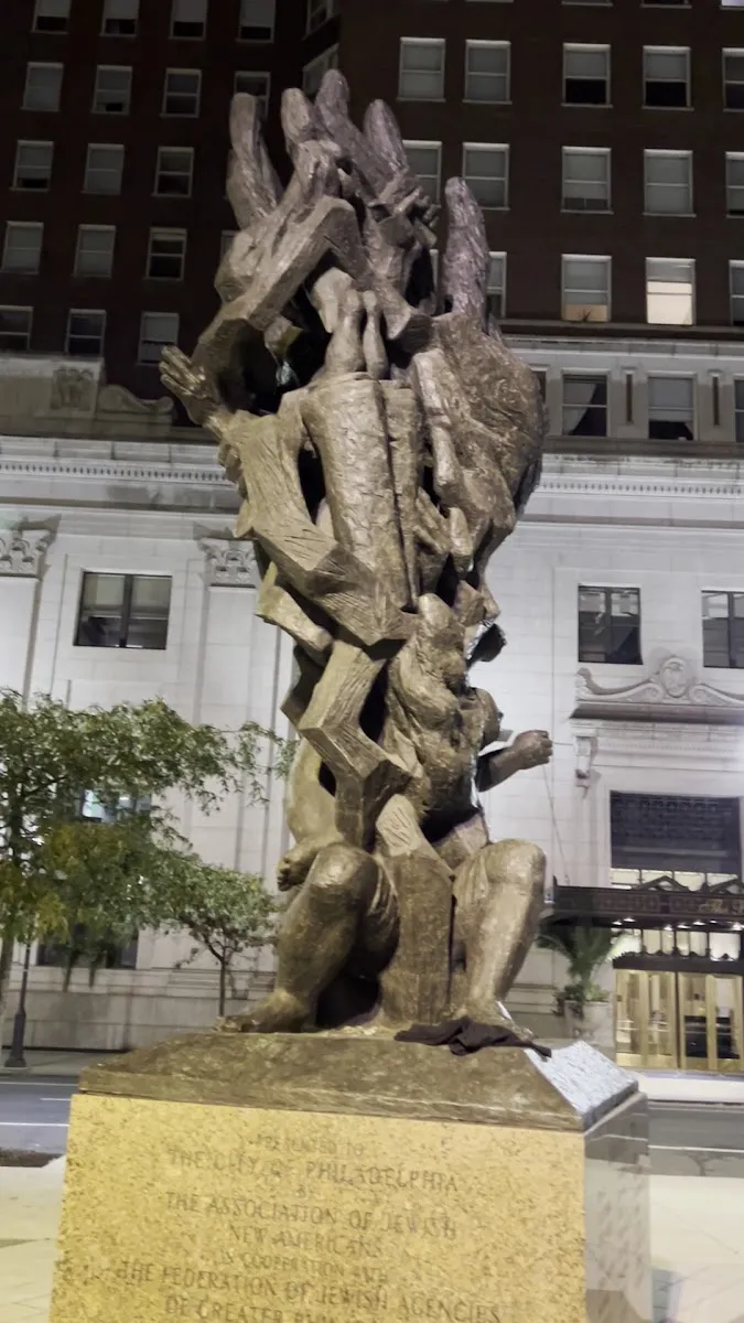 Horwitz-Wasserman Holocaust Memorial Plaza — foto 9