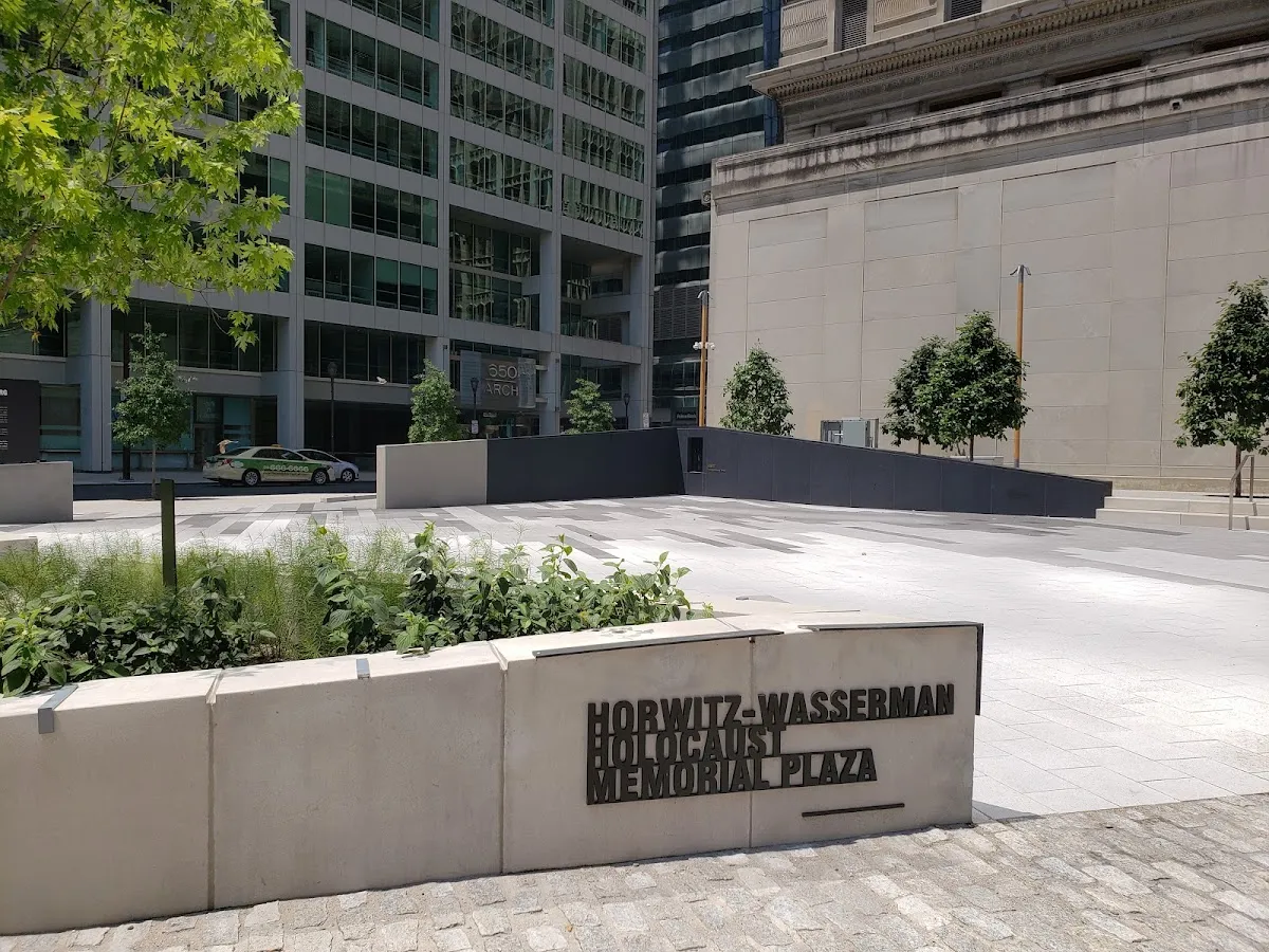 Horwitz-Wasserman Holocaust Memorial Plaza — foto 10