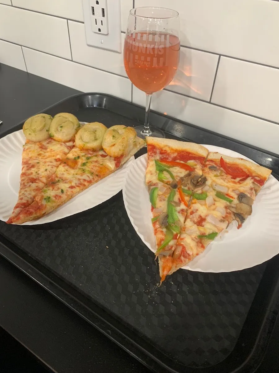 Hunki's Pizza Bar — photo 2