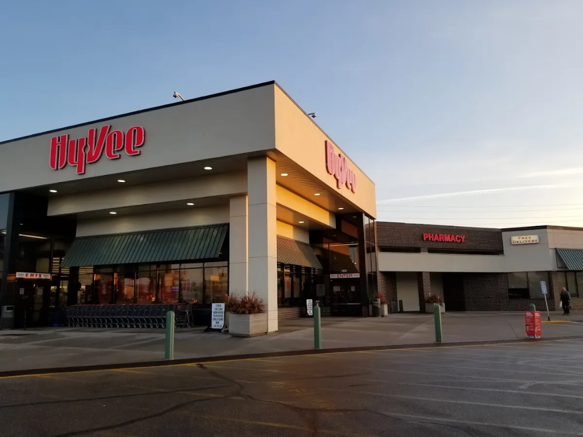 Hy-Vee Grocery Store (Barlow Plaza)