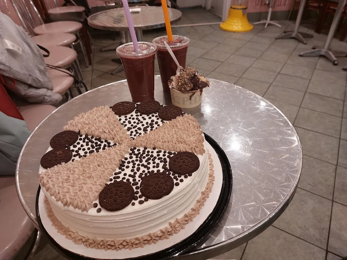 Ice Cream Center — photo 7
