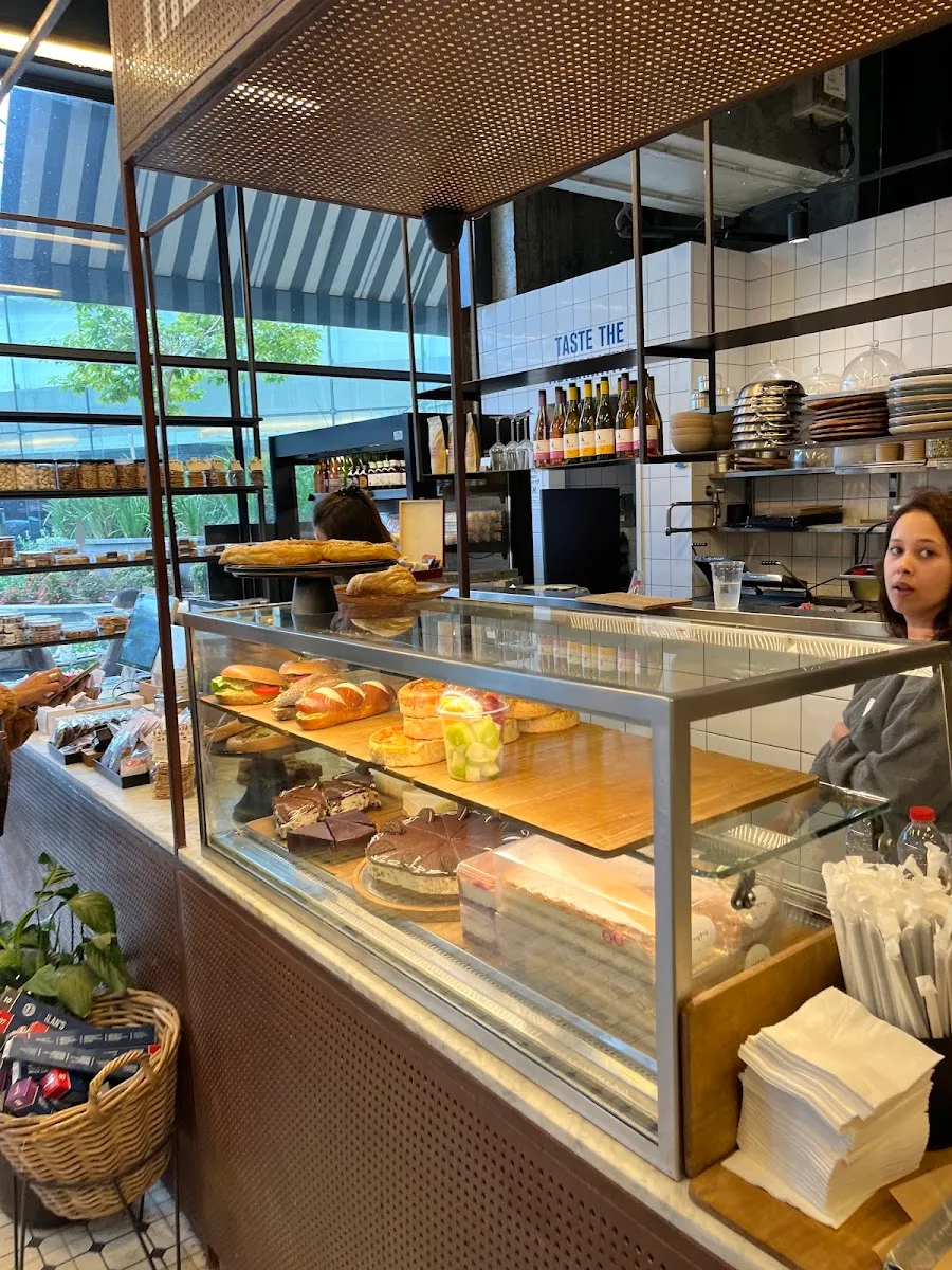 Ilan's Cafe — photo 3