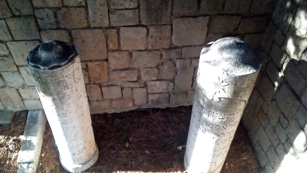 In ricordo dell'antica gente ebraica (monumento di steli funerarie) — foto 3