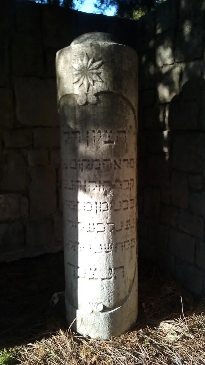 In ricordo dell'antica gente ebraica (monumento di steli funerarie) — foto 4