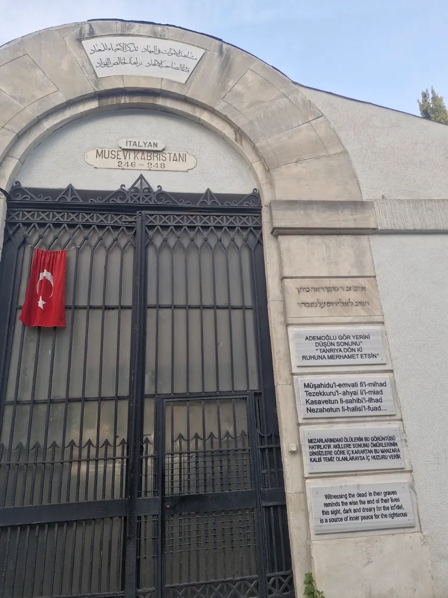 İtalyan Musevi Mezarlığı