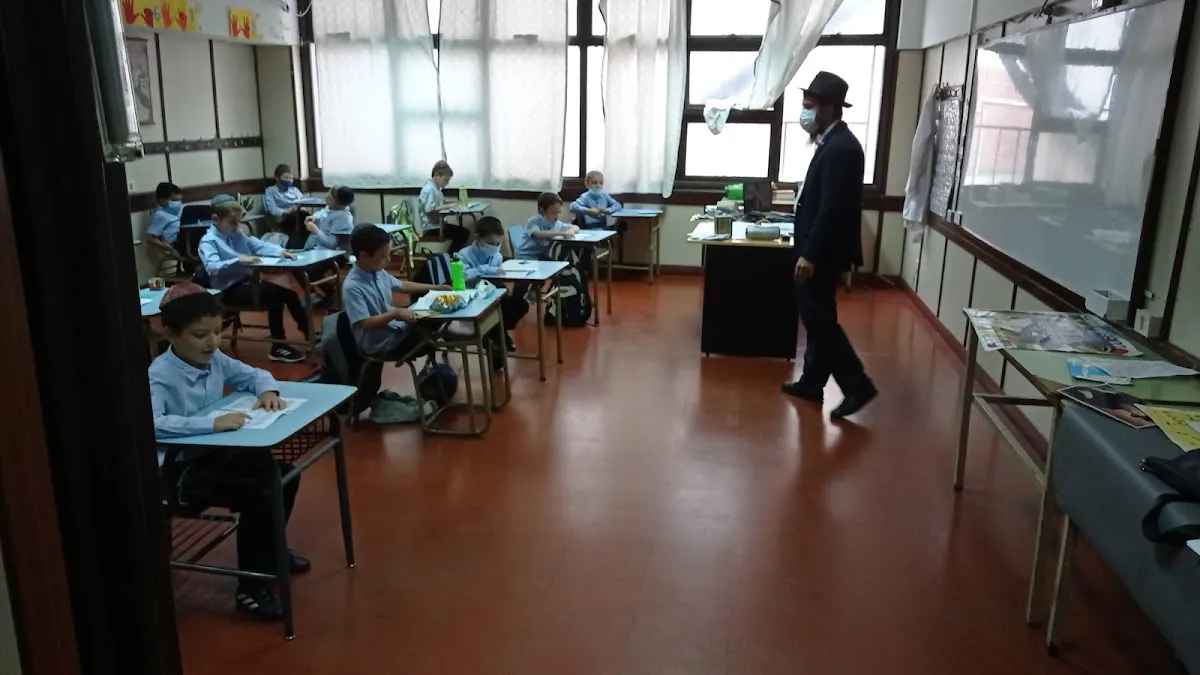 Escuela Oholey Jinuj — Varones — photo 4