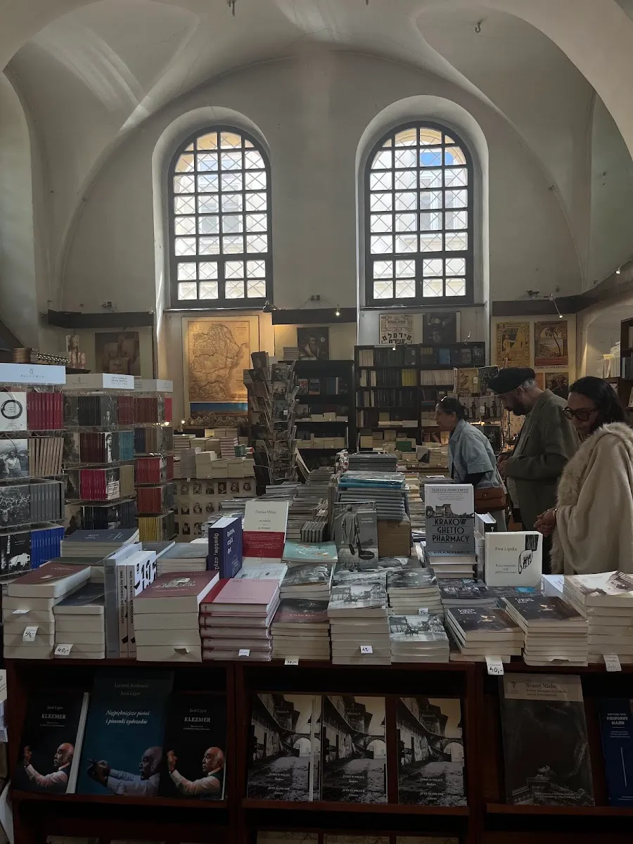 Jewish Bookshop — foto 9
