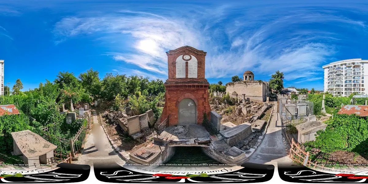 Jewish Funeral Hall (ruined) — foto 2