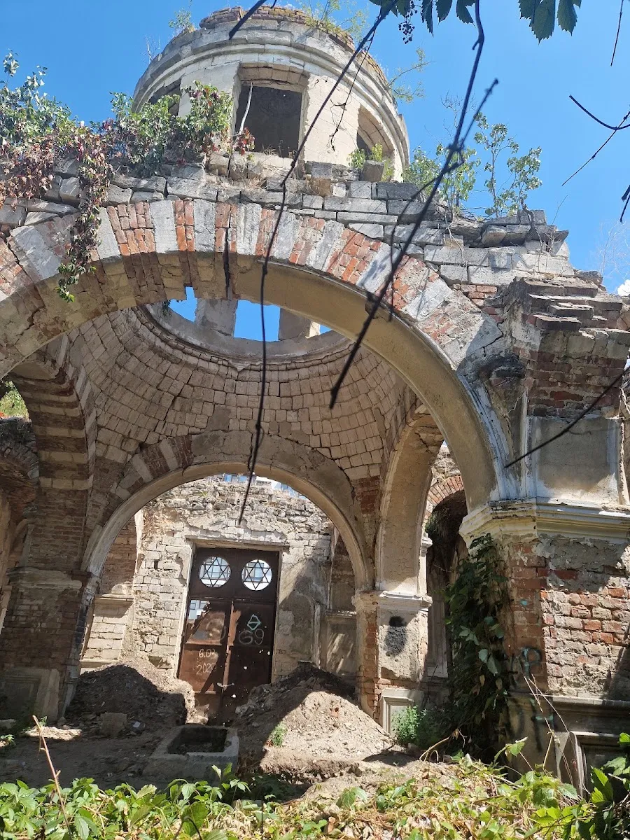 Jewish Funeral Hall (ruined) — foto 3