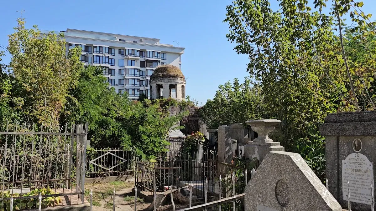 Jewish Funeral Hall (ruined) — foto 4