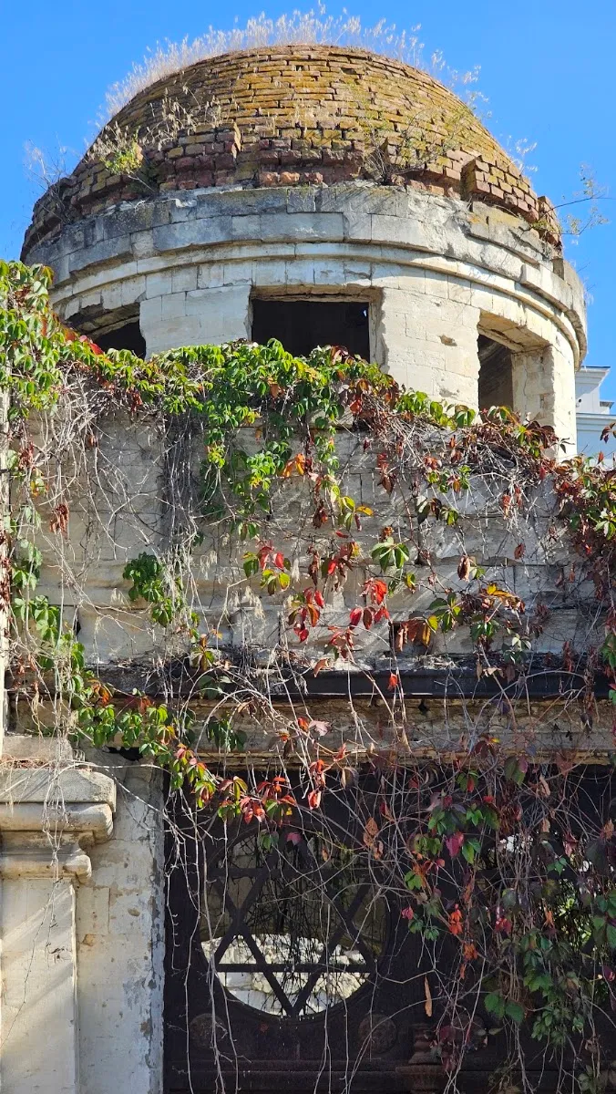 Jewish Funeral Hall (ruined) — foto 6