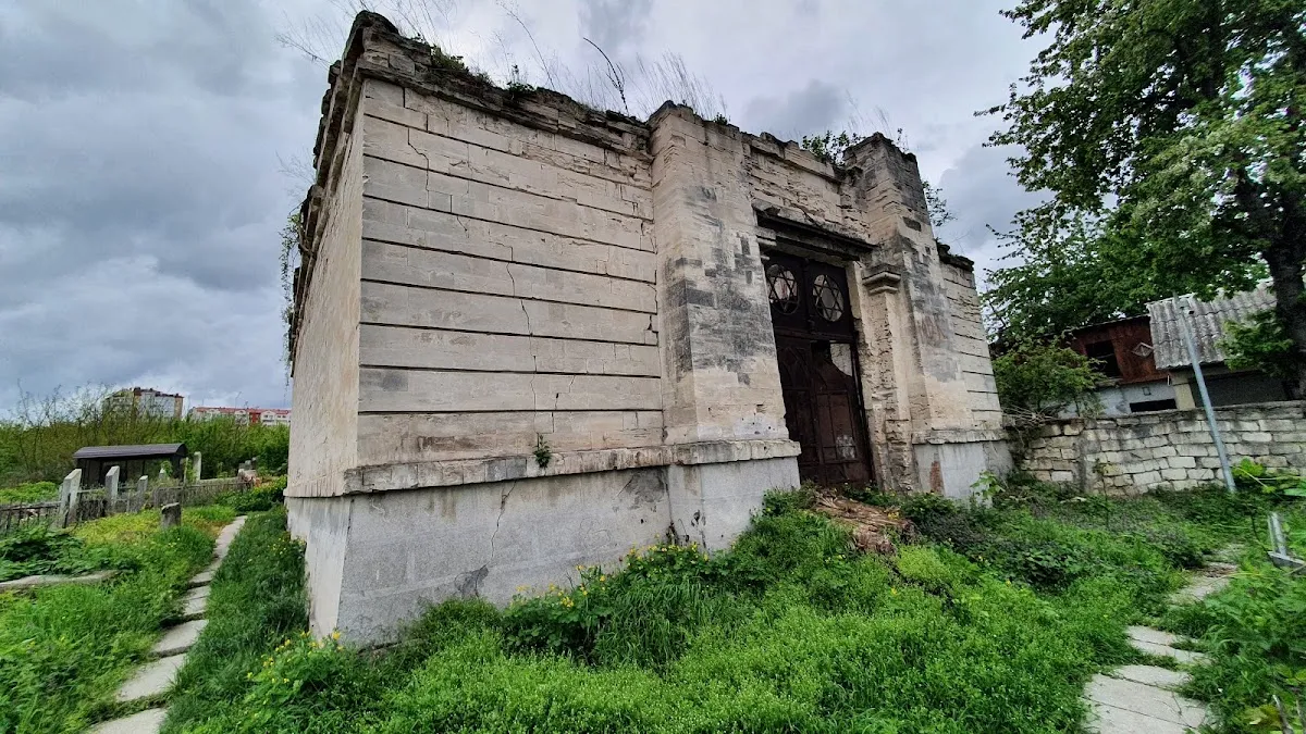 Jewish Funeral Hall (ruined) — foto 7