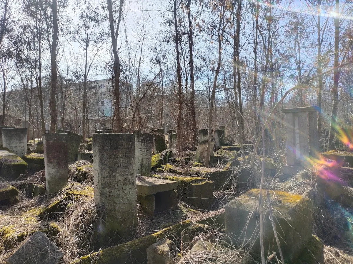 Jewish Funeral Hall (ruined) — foto 9