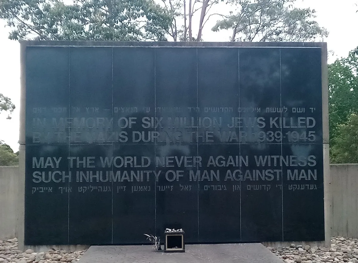 Jewish Holocaust Memorial (Martyrs Memorial) — foto 2