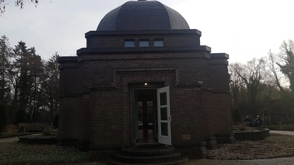Joodse begraafplaats Noord Esmarkerrondweg — foto 2