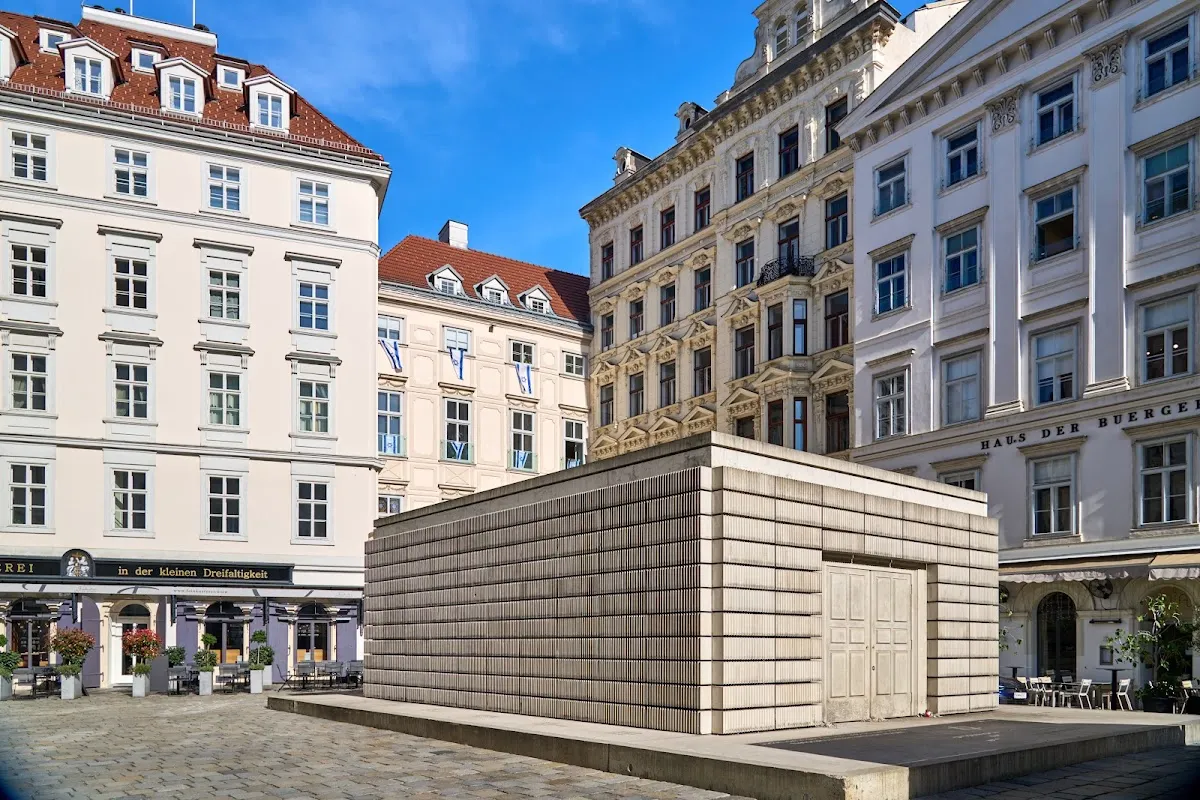 Judenplatz Holocaust Memorial — photo 6