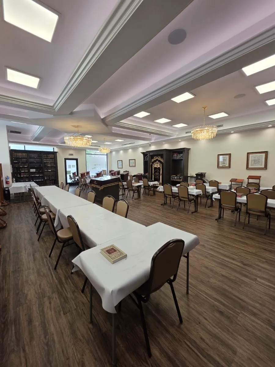 Kahal Chasidim She'aris Yaakov