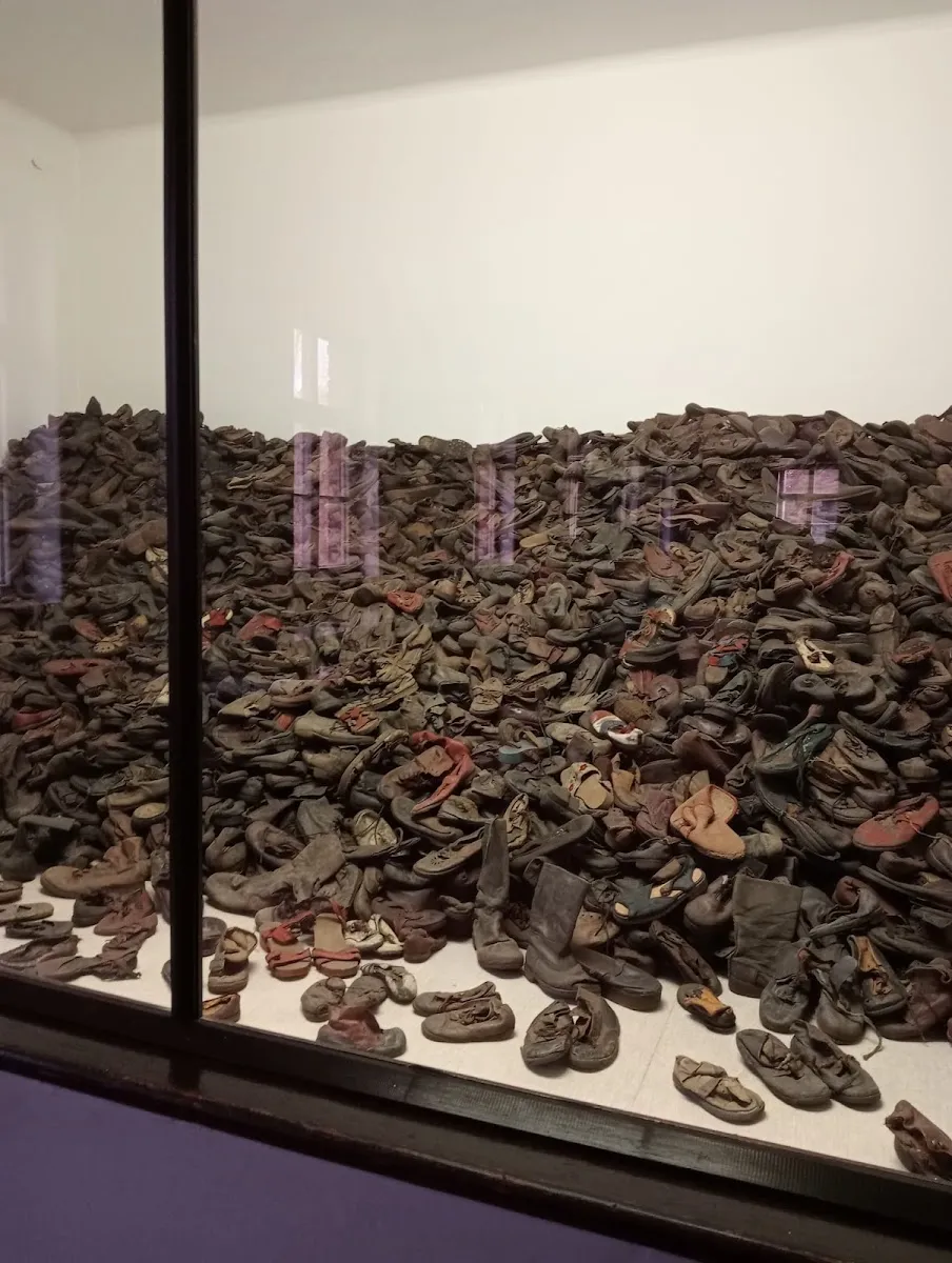 Kdoshei Auschwitz Synagogue — foto 5