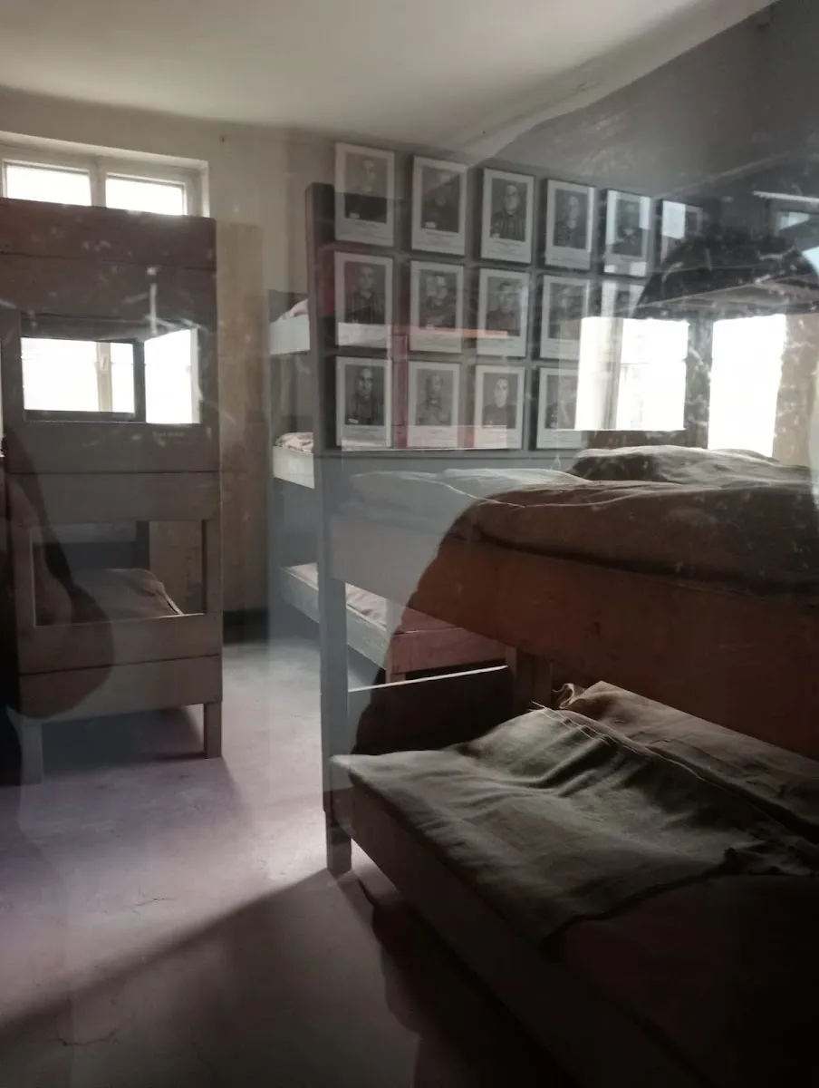 Kdoshei Auschwitz Synagogue — foto 9