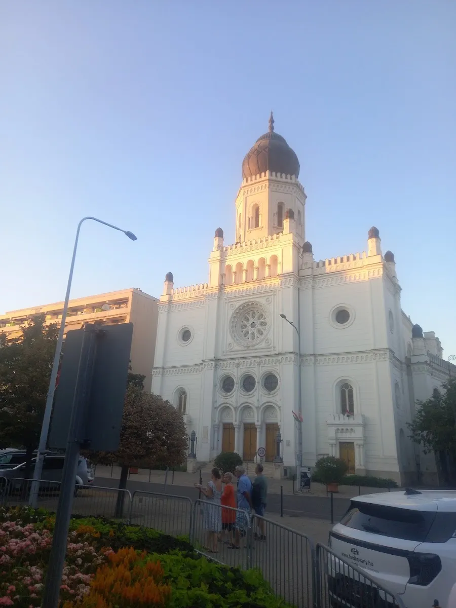 Kecskeméti zsinagóga — photo 2