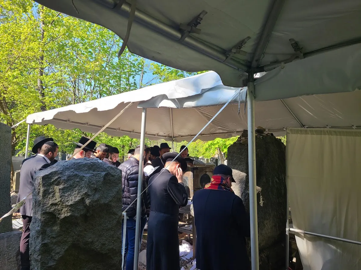 Kever de Rabbi Yehuda Tzvi Steiner — foto 2