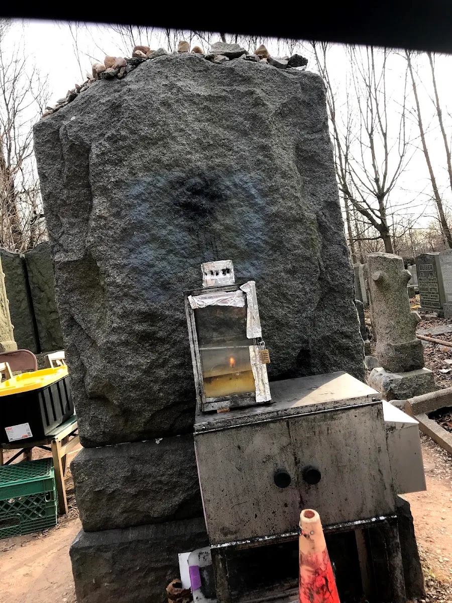 Kever de Rabbi Yehuda Tzvi Steiner — foto 4