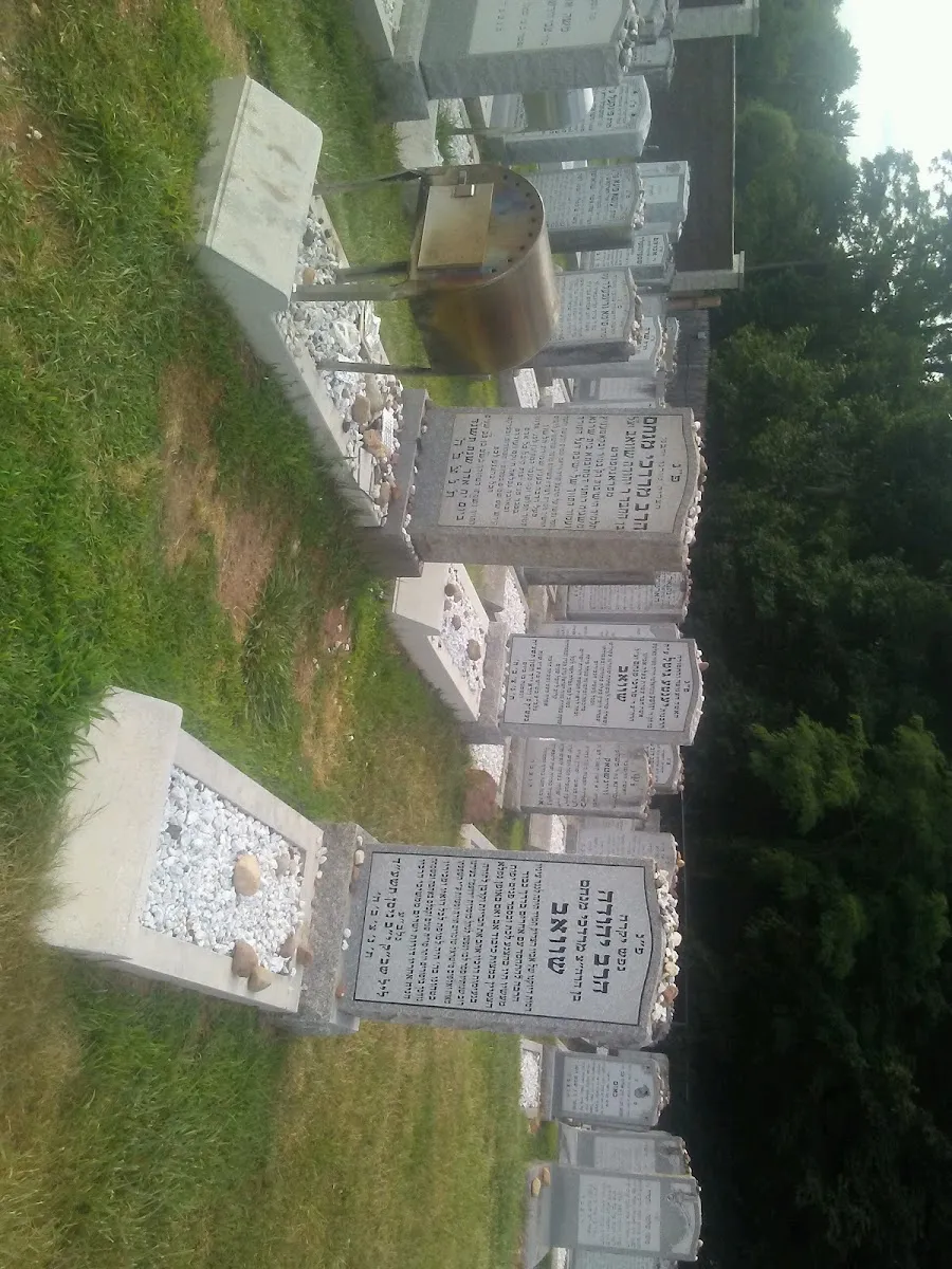 Kever de Rav Mordechai Schwab — photo 4