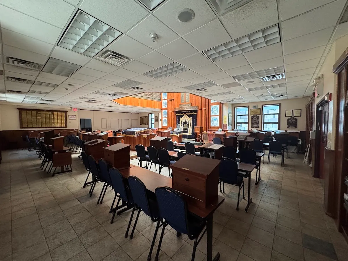 Khal Adas Yereim - Rabbi Teitelbaum's Shul