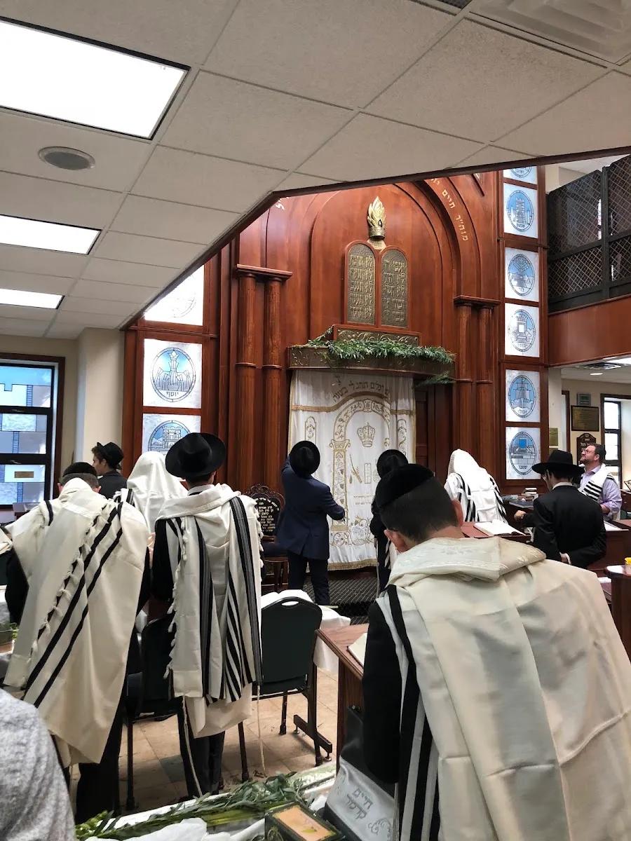 Khal Adas Yereim - Rabbi Teitelbaum's Shul — photo 3