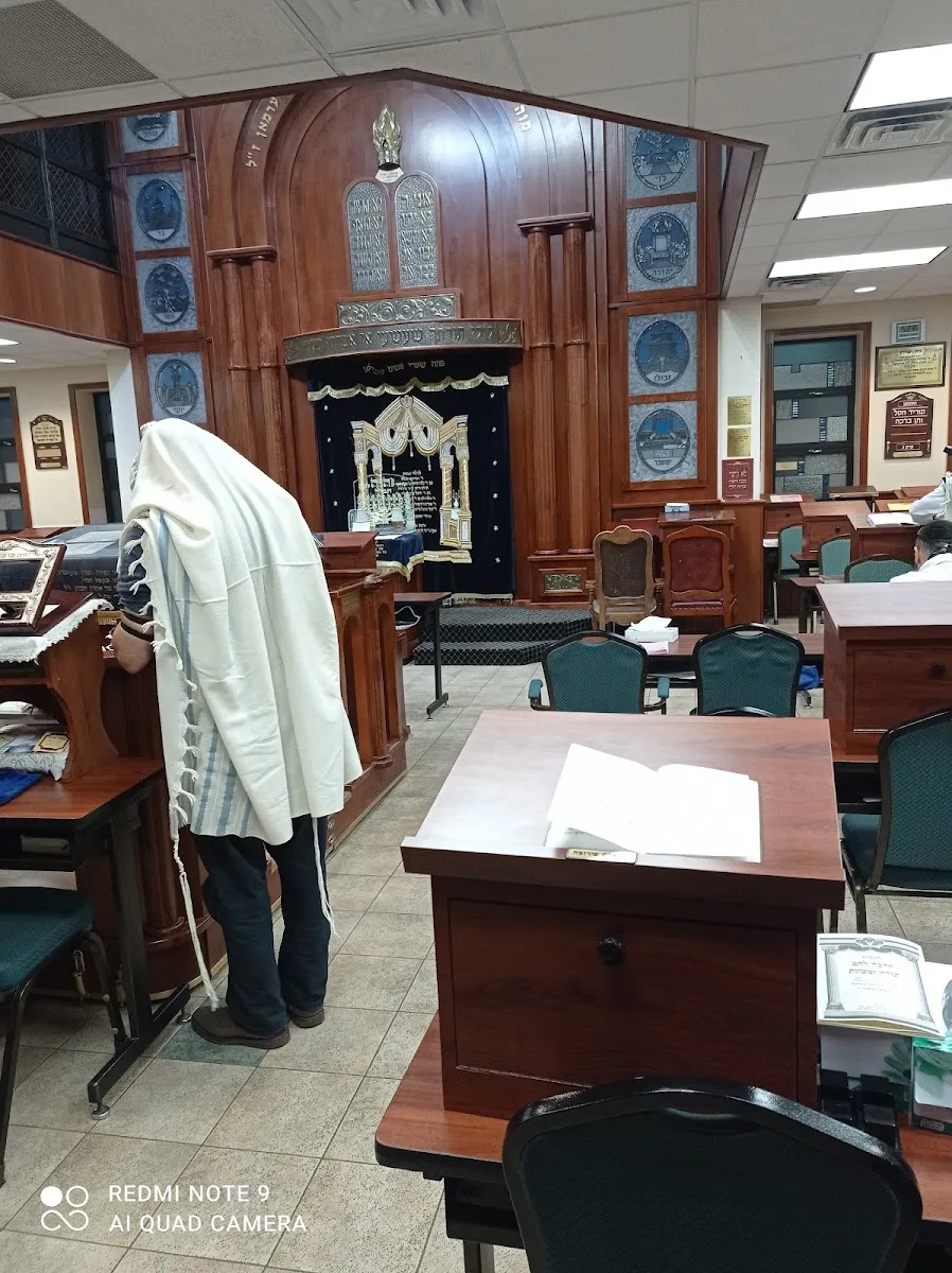 Khal Adas Yereim - Rabbi Teitelbaum's Shul — photo 8