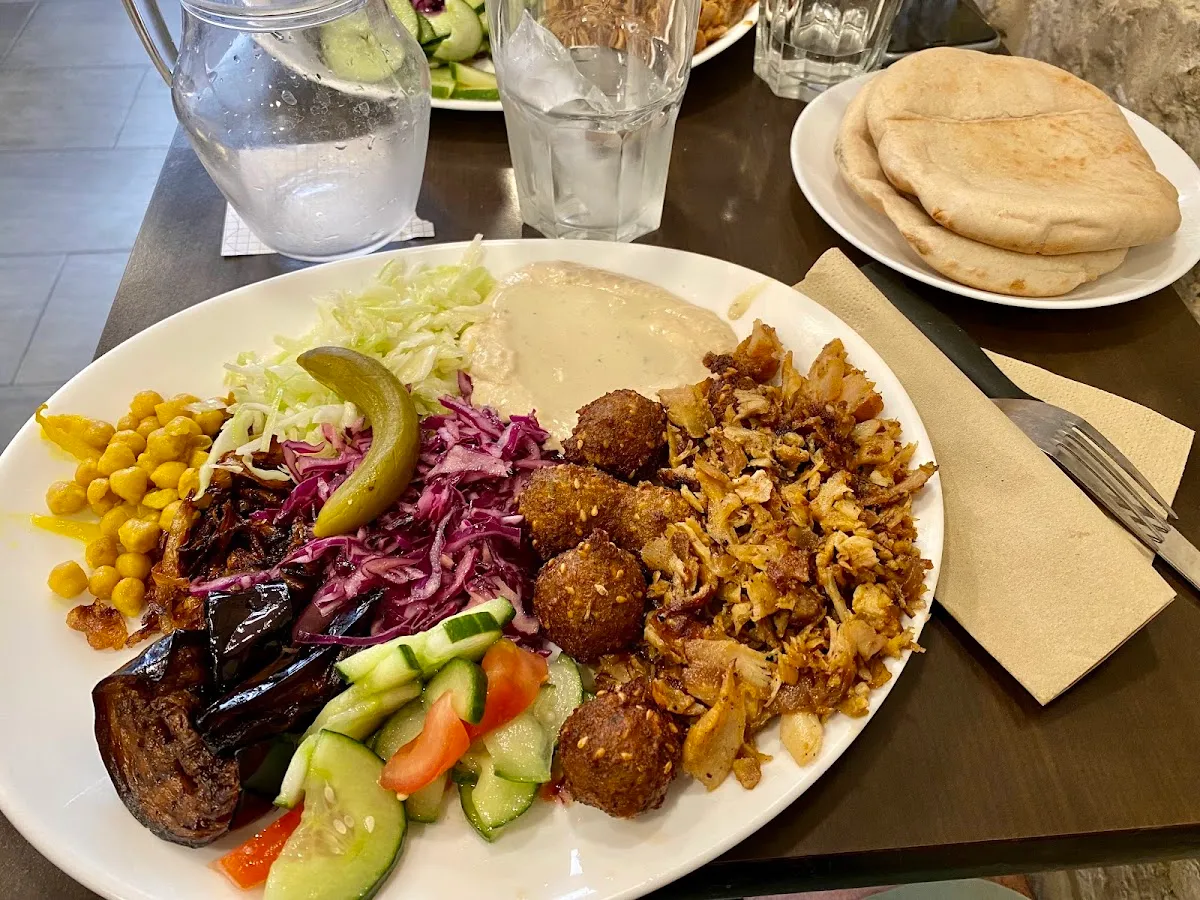 King Falafel Palace — foto 9