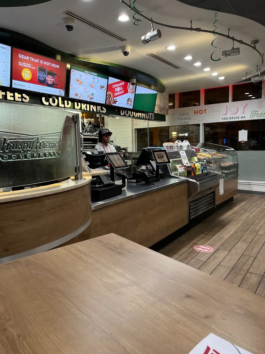 Krispy Kreme (Dupont Circle) — photo 9