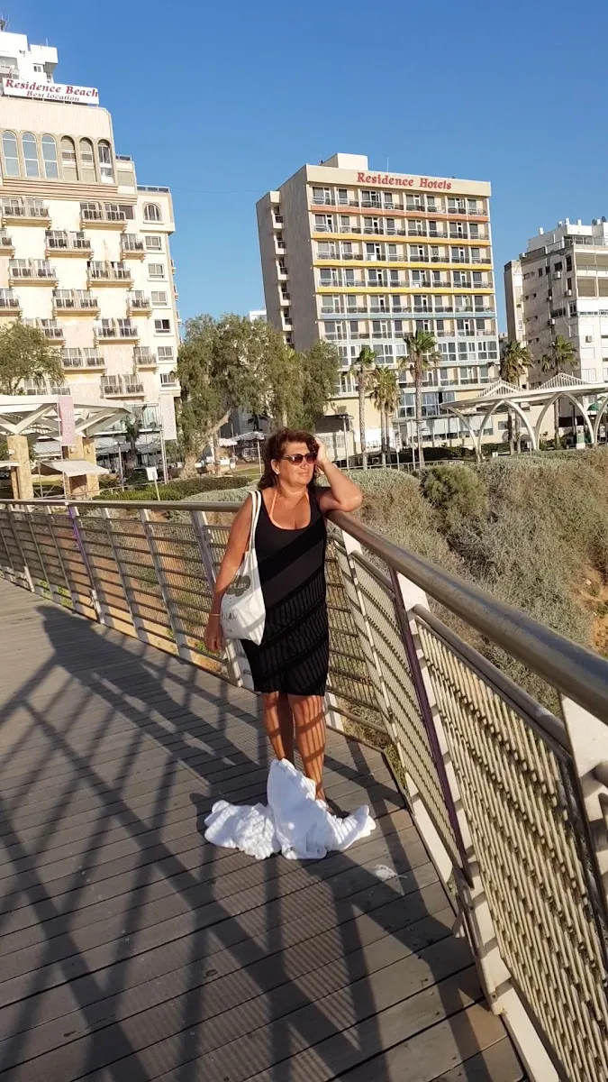 L'Aile ou la Cuisse — foto 2