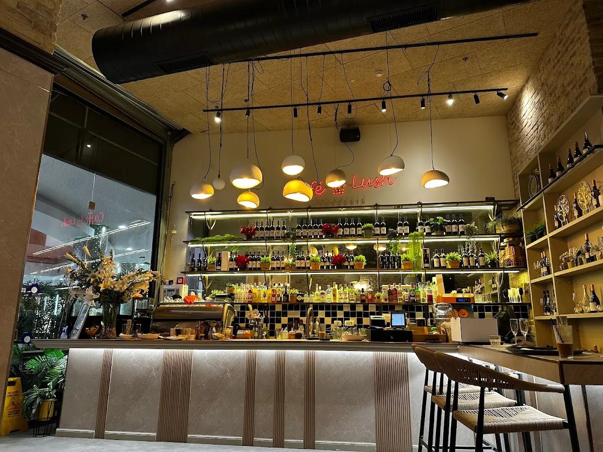 La Lush Brasserie