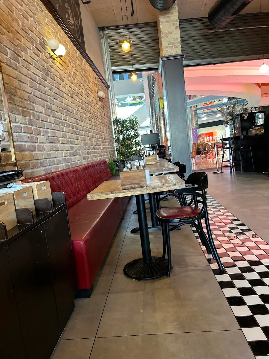 La Lush Brasserie — photo 5