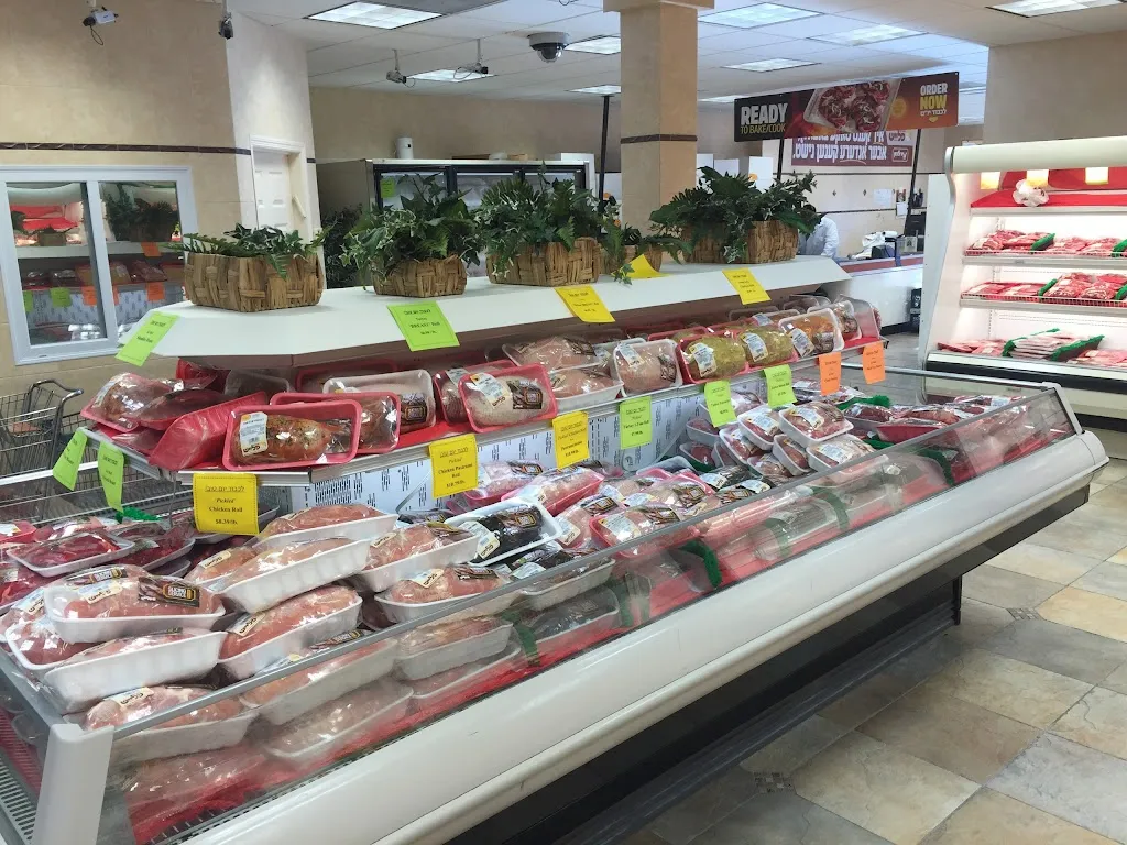 Landau's Supermarket — photo 4